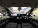 広々とした運転席!上室感のある車内で快適なドライブをお楽しみください♪