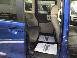 後席もゆったり乗車していただけます。