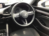 ハンドルも手にしっくり馴染み、握りやすくしっかり車の情報が伝わってきます。