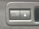 【パワーバックドア】スマートキーや運転席のボタンを押すだけでリアゲートが自動で開閉します!荷物を持っている時や、高い位置にあるバックドアを閉める際に便利な機能です♪