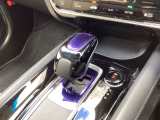 オートマチックシフトレバー。手になじみ操作しやすい形状で安全運転にもつながります。