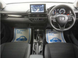 運転にかかわる様々な操作を安全に行えるように視点移動が少なく、操作性に配慮されたスイッチ類が凝縮されたコクピットです。