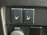 運転席側、助手席側シートヒーターで座席ポカポカ!