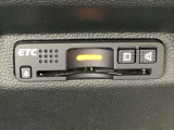 ハンドルの右下にETCがついています。高速道路の料金所の通過も楽々です!。 カードの取り出しもしやすい場所についています。