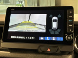 リバースギアに入れるだけで後方の表示へ切り替わります。夜間や雨の日の駐車も楽になりますよ。