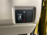 助手席側パワースライドドアです。リモコンや運転席のスイッチ操作で楽々自動開閉。