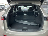 トランクトノカバーがついていますのでトランク内の荷物が外から見えないようになっています。