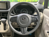 インテリアに合わせたデザインのステアリングは、運転される方のことも考え、運転しやすい形状、大きさです。是非一度、実際に触ってお確かめください。