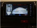 バックモニター付き。駐車の際のサポートとなり、必須アイテムのひとつですよね。それでも、バックする際は必ずご自身の目で確認をしてください。