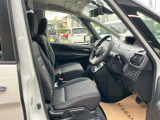 運転席まわりです。実際に座ってみて、乗り心地を体験してみてください。