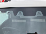 障害物を感知して、衝突の可能性がある場合、運転者へ警告音を発したり、衝突の可能性が高い場合、ブレーキの補助操作を行い、減速して衝突被害を軽減するシステムです。