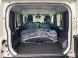 普段のお買い物や通勤、送迎等に十分な荷室スペースを確保しております。セカンドシートを倒すと、大きな荷物の積載も可能です♪