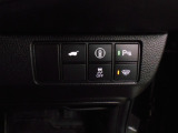 パーキングセンサーや横滑りを防ぐVSA等のスイッチ類は運転席の右側、手の届きやすい位置にあります。