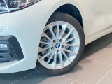 BMW純正アロイホイールはモデルやパッケージに合わせてデザインされています。洗練されたデザインで、足元の個性を引き立てます。