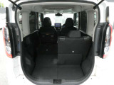 リアシートは5:5分割可倒式を採用しておりますので、乗車人数やお荷物の量に併せてアレンジが可能です♪