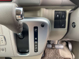 寒冷地仕様ですので運転席にはシートヒーター付き。真冬でもすぐに温まり快適にドライブできます。