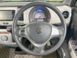 インテリアに合わせたデザインのステアリングは、運転される方のことも考え、運転しやすい形状、大きさです。是非一度、実際に触ってお確かめください。