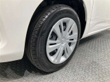 純正スチールタイヤになります。スタッドレスタイヤもこのサイズをお求め下さい。