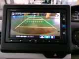 バックカメラの画像です。ガイドラインがスムースな車庫入れをサポートいたします。車庫入れの安心感がアップしますね。