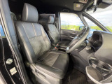 運転席シート廻りは使用感も少なく、良好な状態となっています。丁寧に使われていたことがよくわかりますね。