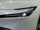 【LEDヘッドライト】悪天候や夜間走行時も良好な視界を確保し安心して運転できる高輝度LEDヘッドライトを装備!点灯速度が早く、消費電力も抑えられています。