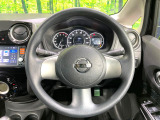 インテリアに合わせたデザインのステアリングは、運転される方のことも考え、運転しやすい形状、大きさです。是非一度、実際に触ってお確かめください。