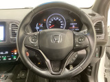 ハンドルにHondaセンシング系のクルーズコントロールやレーンキープアシストなどのスイッチと、オーディオの操作スイッチが装備されています。ハンドルから手を離さず安全に操作できます。