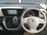 すっきりとした運転席周りになっています。