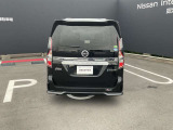 ガラスハッチだけで開閉可能で荷物の出し入れも簡単です