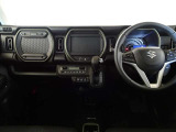 【メーター廻り】シンプルで飽きないデザイン、運転中も視界の邪魔にならない構造になっているので運転に支障もありません♪