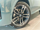 BMW純正アロイホイールはモデルやパッケージに合わせてデザインされています。洗練されたデザインで、足元の個性を引き立てます。