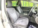 運転席まわりには十分なスペースがあり、大柄な方でもゆったり運転していただける環境です。