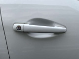 アウターハンドル周りのひっかき傷や、隣の車に当てられたようなドアパンチの跡は見られず、プレスラインも綺麗な状態です。