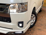 【LEDヘッドライト】悪天候や夜間走行時も良好な視界を確保し安心して運転できる高輝度LEDヘッドライトを装備!点灯速度が早く、消費電力も抑えられています。