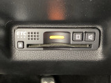 ハンドルの右下にETCがついています。高速道路の料金所の通過も楽々です。 カードの取り出しもしやすい場所についています。