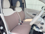 運転席まわりには十分なスペースがあり、大柄な方でもゆったり運転していただける環境です。