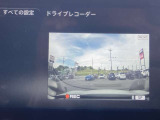 ドライブレコーダーによりモニター映し出す事できます。安心・安全なドライブのため今や必須の装備ですね。