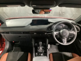 安全運転と情報操作を両立する運転席まわり。さまざまな情報を扱いながら正しい姿勢で安全に運転できることを追求したコックピット!