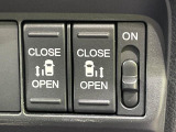 【【両側パワースライドドア】スマートキーや運転席のスイッチで後席両側スライドドアの開閉が可能♪電動だから力を入れてドアを開ける必要が無く、小さなお子様でも簡単に開け閉めでき快適です♪