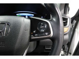 Hondaセンシングの機能のひとつ、アダプティブクルーズコントロール付!アクセルから足を離しても設定したスピードと前車との車間を保ち走行してくれます!車線維持もアシスト☆高速道路で疲労軽減ですね☆