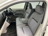 高いホールド性で運転姿勢が安定します。長距離ドライブでも疲れにくいのが魅力です。快適なドライビングライフをお送りください♪