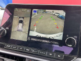 上から丸見えアラウンドビュー!車を真上から見下ろした様な映像を映し出すアラウンドビューモニター。これで車庫入れもラクラク。