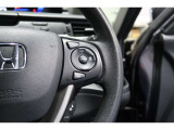 Hondaセンシングの機能のひとつ、アダプティブクルーズコントロール付!アクセルから足を離しても設定したスピードと前車との車間を保ち走行してくれます!車線維持もアシスト☆高速道路で疲労軽減ですね☆