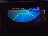 バックカメラの画像です。ガイドラインがスムースな車庫入れをサポートいたします。車庫入れの安心感がアップしますね。
