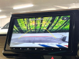 【バックカメラ】駐車時に後方がリアルタイム映像で確認できます。大型商業施設や立体駐車場での駐車時や、夜間のバック時に大活躍!運転スキルに関わらず、今や必須となった装備のひとつです!