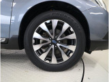 タイヤサイズは225/60R18です。