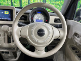 インテリアに合わせたデザインのステアリングは、運転される方のことも考え、運転しやすい形状、大きさです。是非一度、実際に触ってお確かめください。