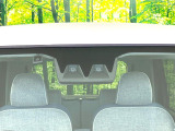 【スマートアシスト】走行中に前方の車両等を認識し、衝突しそうな時は警報とブレーキで衝突回避と被害軽減をアシスト。より安全にドライブをお楽しみいただけます。