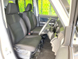 運転席シート廻りは使用感も少なく、良好な状態となっています。丁寧に使われていたことがよくわかりますね。