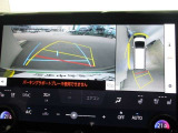 パノラミックビューモニター付きです。車両を上から見たような映像をディスプレイオーディオ画面に表示、運転席からの目線だけでは見にくい、車両周辺の状況をリアルタイムでしっかり確認できます。